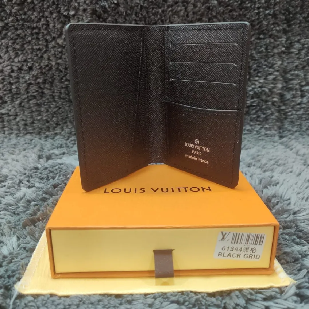 Leather Louis Vuitton Men's Wallet – Luxury & Sophistication