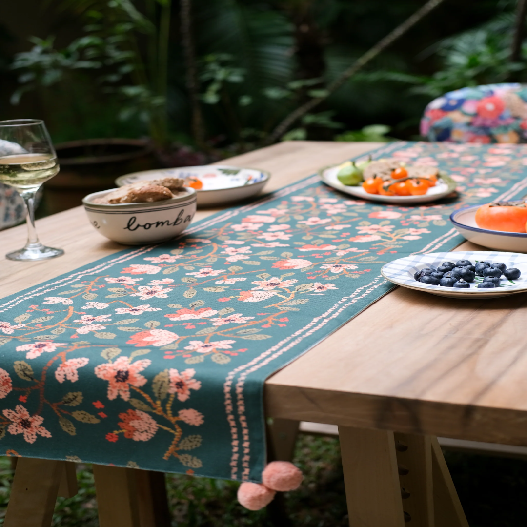 Exclusive Azraq Table Runner Supplier for Luxury Dining