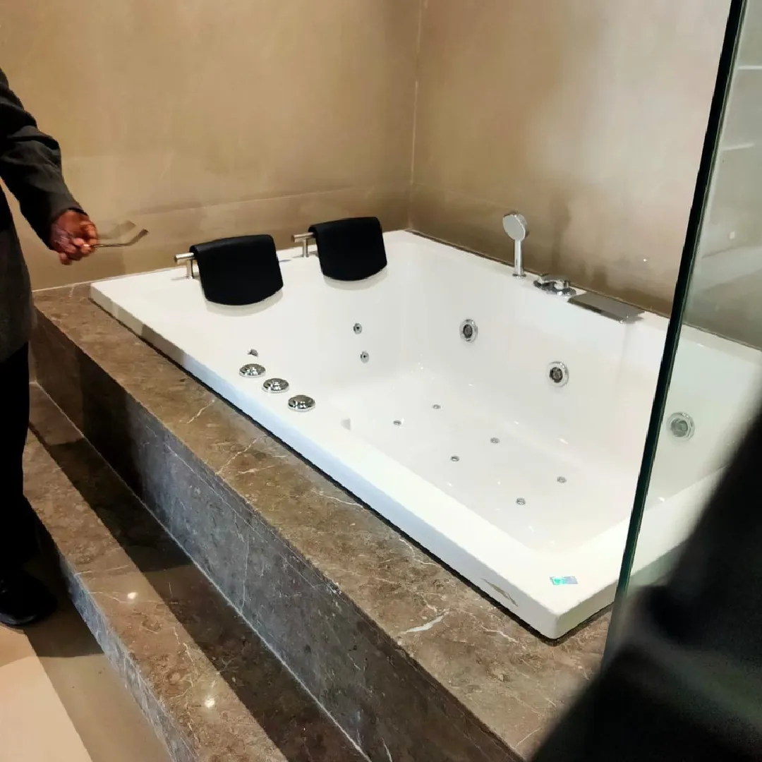 White Acrylic Couple Bath Tub – Elegant & Spacious Soaking Tub