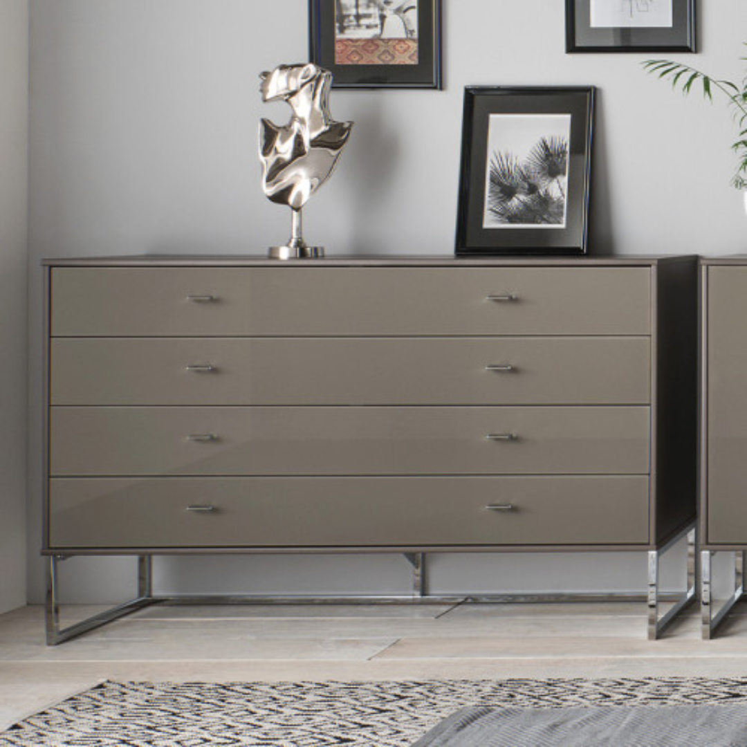Wiemann Kansas 4 Chest of Drawers for refined storage
