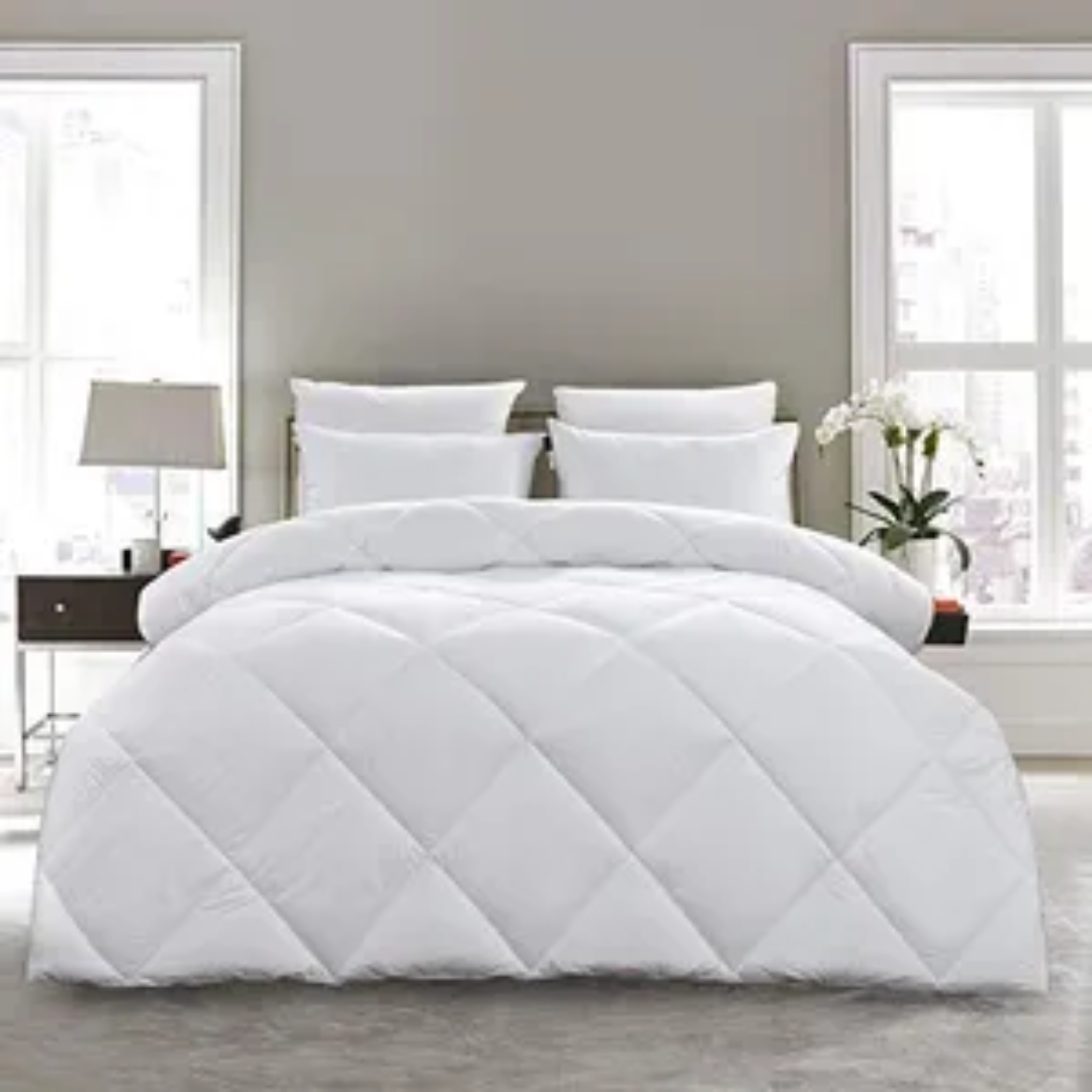 Synthetic Polyester Microfiber Quilts Soft Lightweight Warm Bedding Ideal for All Season Comfort Sleep
